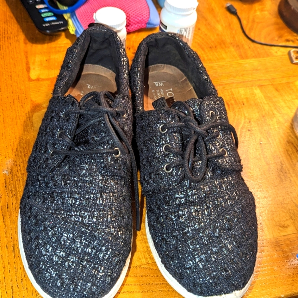 Twead black Tom's